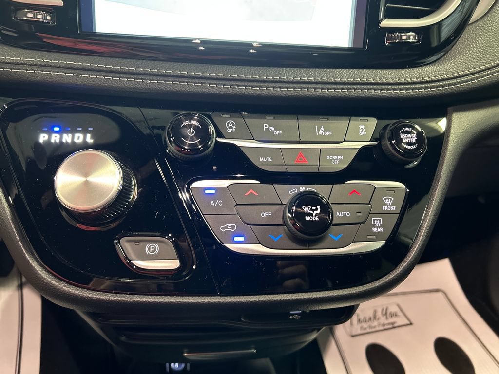 New 2027 Chrysler Pacifica Select FWD image 17
