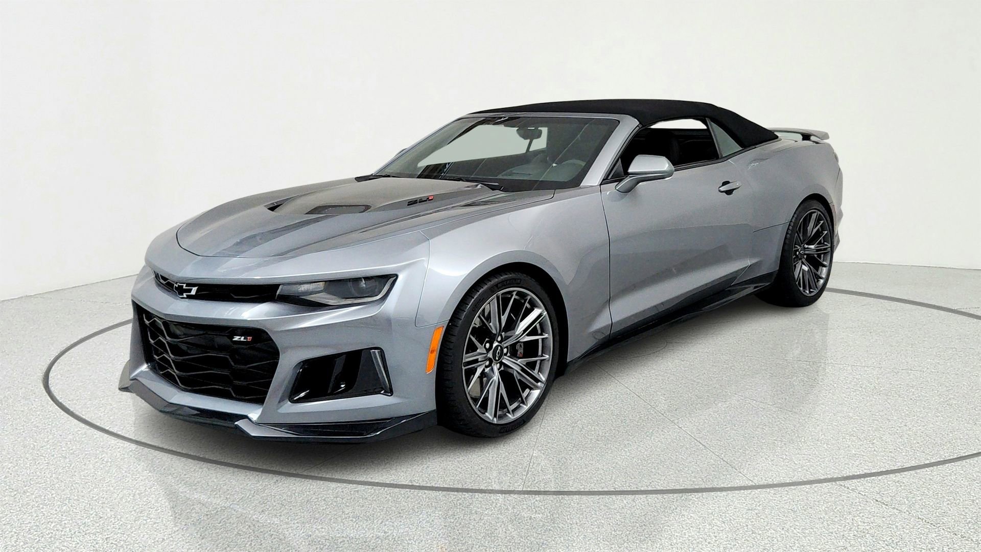 Used 2022 Chevrolet Camaro ZL1 RWD image 1