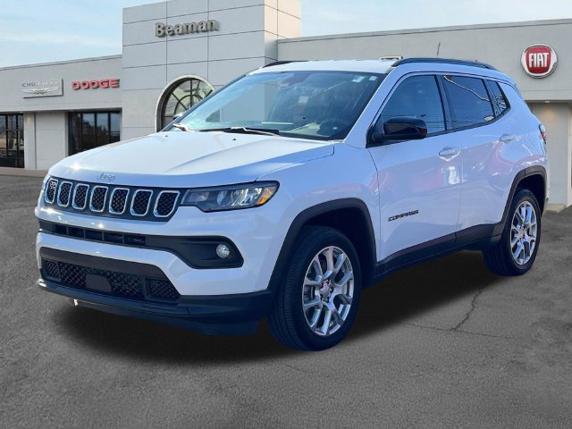Used 2023 Jeep Compass Latitude AWD/4WD image 3