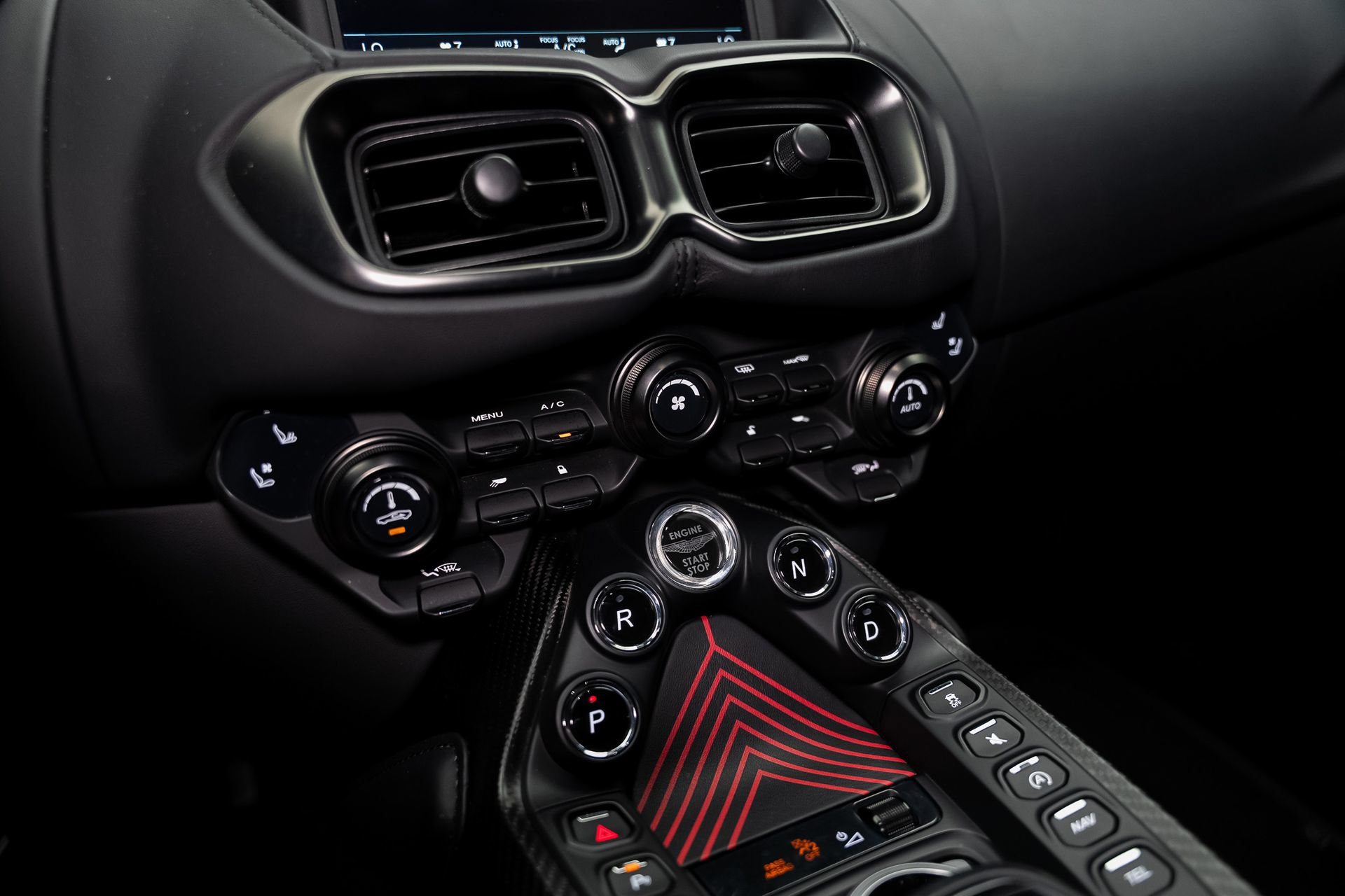 Used 2022 Aston Martin V8 Vantage Coupe RWD image 58
