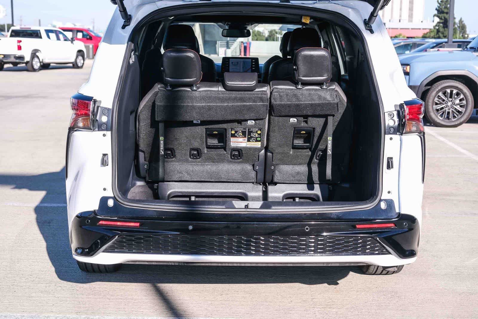 Certified 2024 Toyota Sienna XSE w/ XSE Premium Package FWD image 26