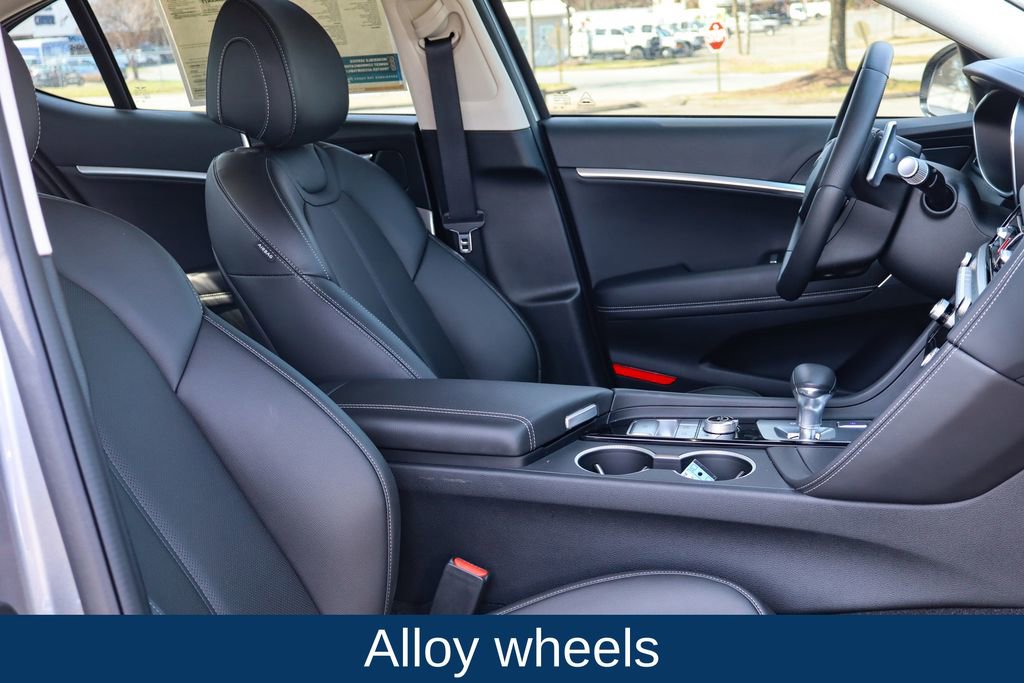 Used 2026 Genesis G70 2.5T image 15