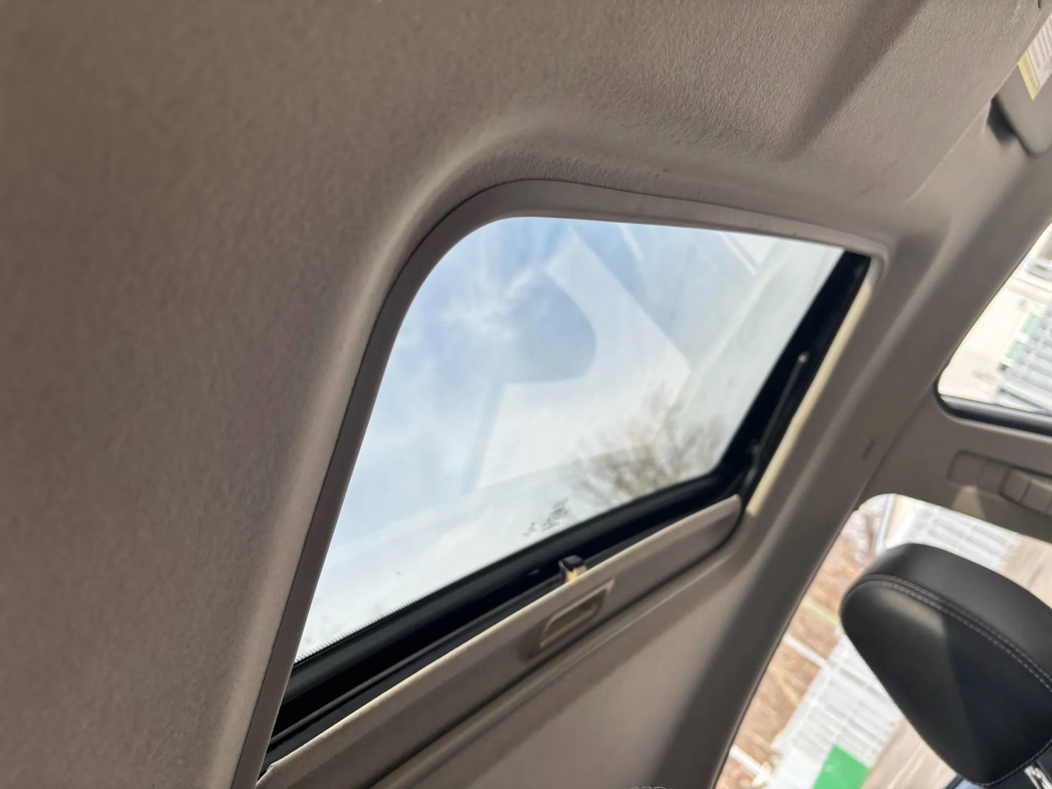 Used 2016 Ford Fiesta Titanium image 19