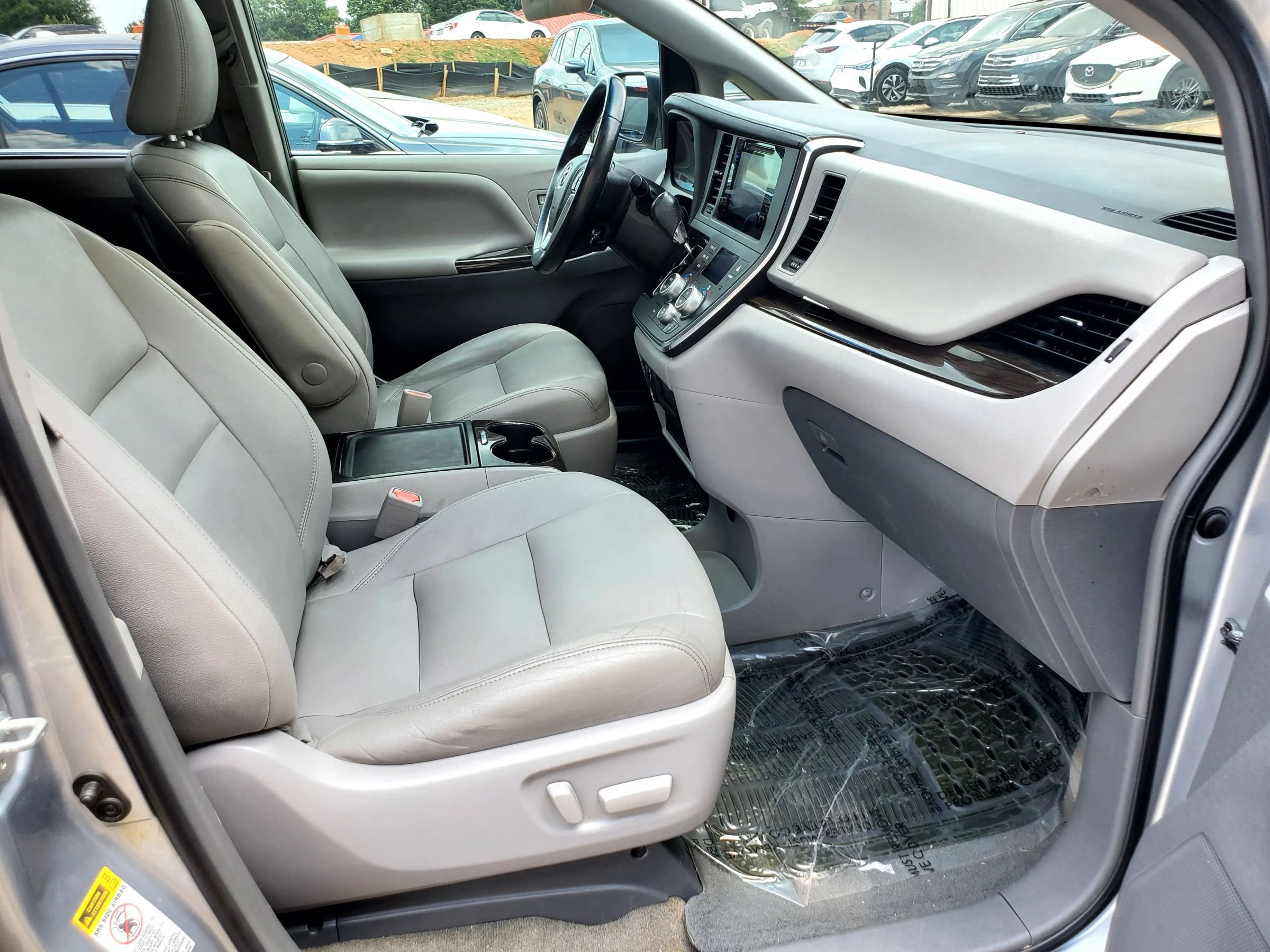 Used 2015 Toyota Sienna XLE FWD image 41