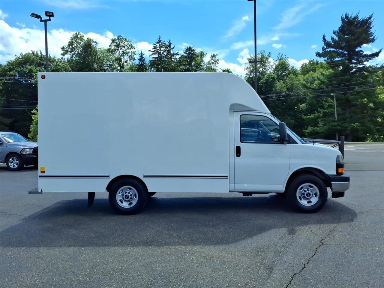 Used 2023 GMC Savana 3500 w/ Power Convenience Package RWD image 4