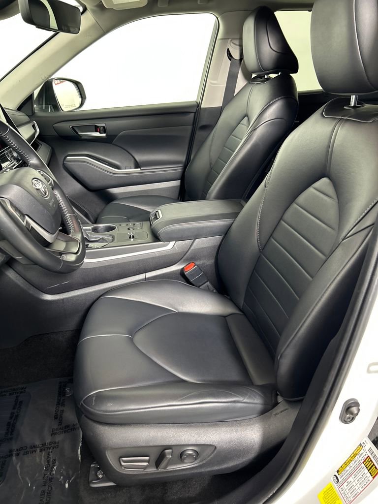 Used 2024 Toyota Highlander XLE image 11