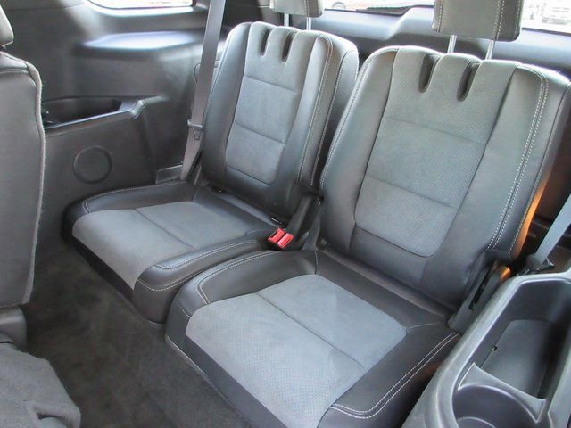 Used 2015 Ford Explorer XLT w/ Equipment Group 202A AWD/4WD image 24