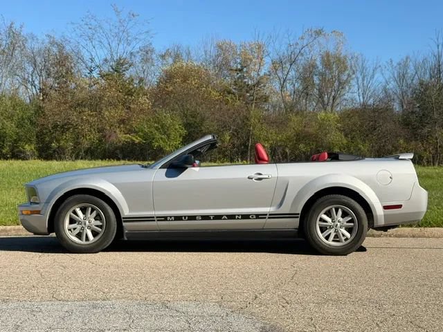 Used 2005 Ford Mustang Premium RWD image 24