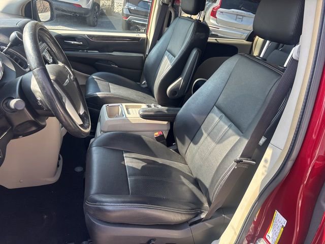 Used 2015 Chrysler Town & Country Touring-L w/ Driver Convenience Group FWD image 11
