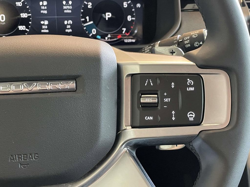 Used 2025 Land Rover Discovery S image 40