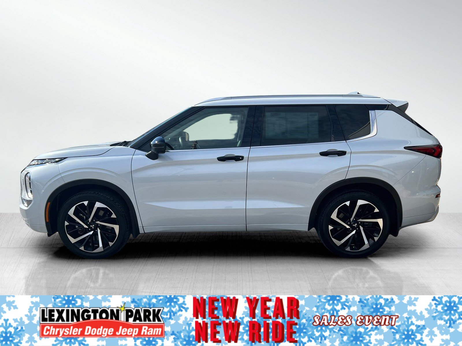 Used 2023 Mitsubishi Outlander SEL image 3