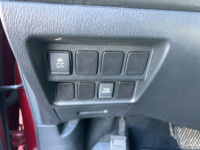 Used 2017 Nissan Pathfinder SV image 10