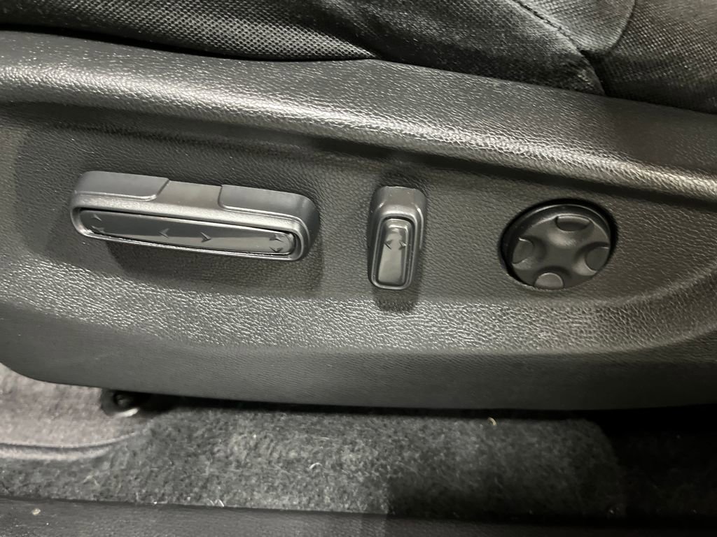 Used 2019 Honda CR-V EX image 12