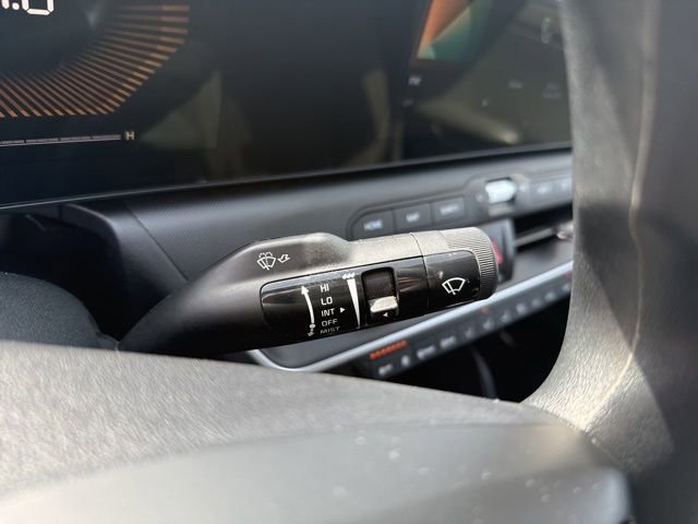 Used 2025 Kia K4 LXS image 21