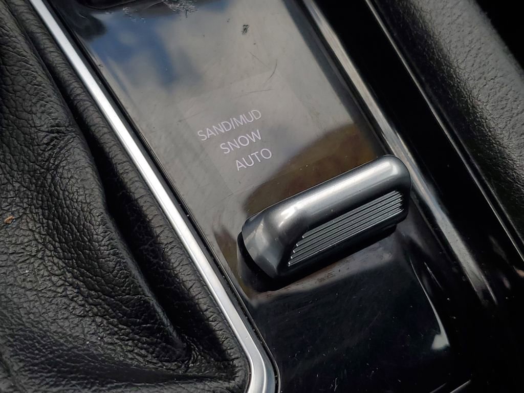 Used 2023 Jeep Compass Limited image 30