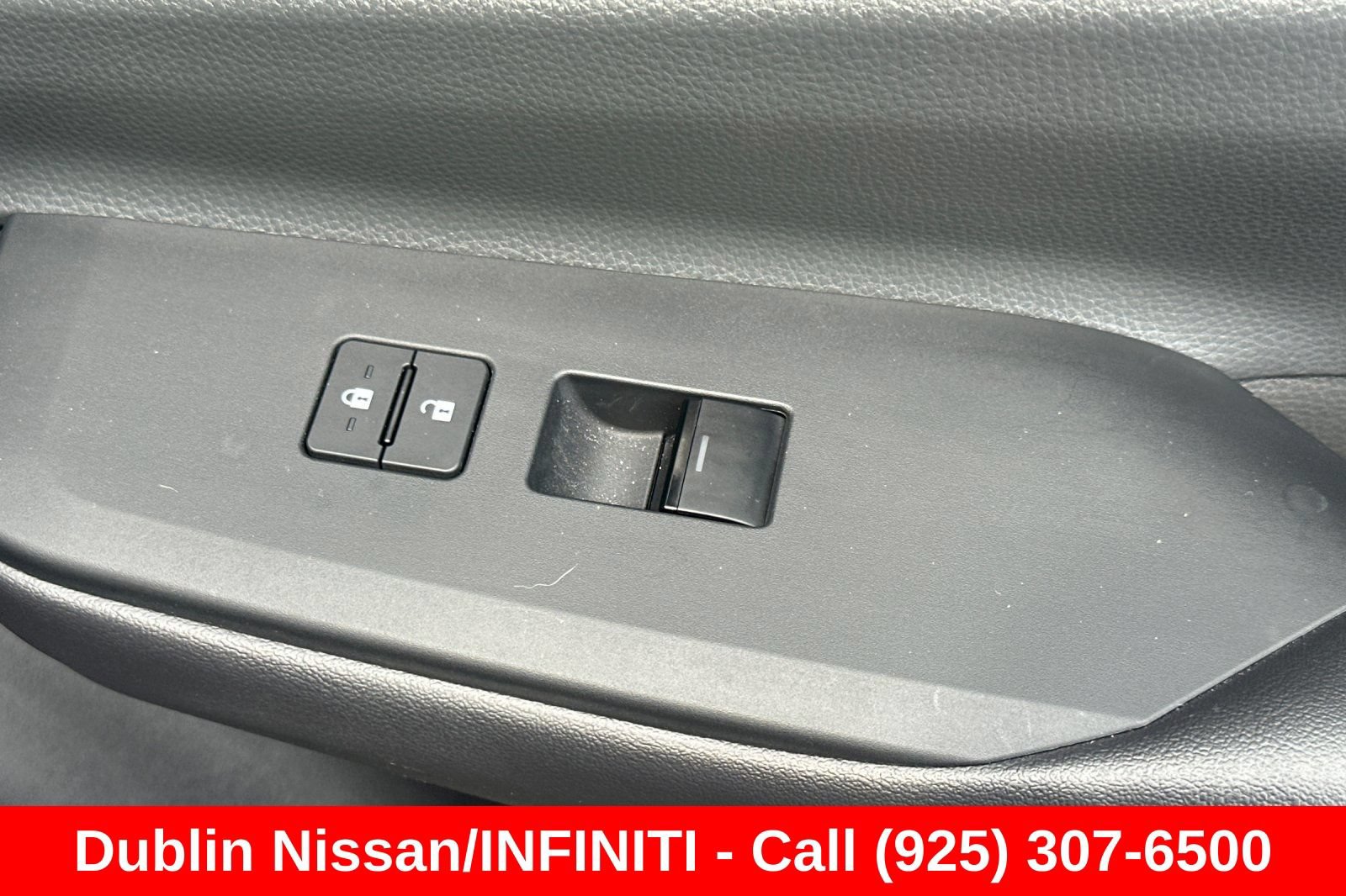 Used 2025 Toyota Prius LE FWD image 22