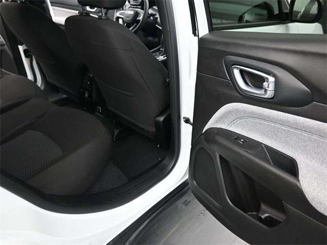 Used 2025 Jeep Compass Sport image 20