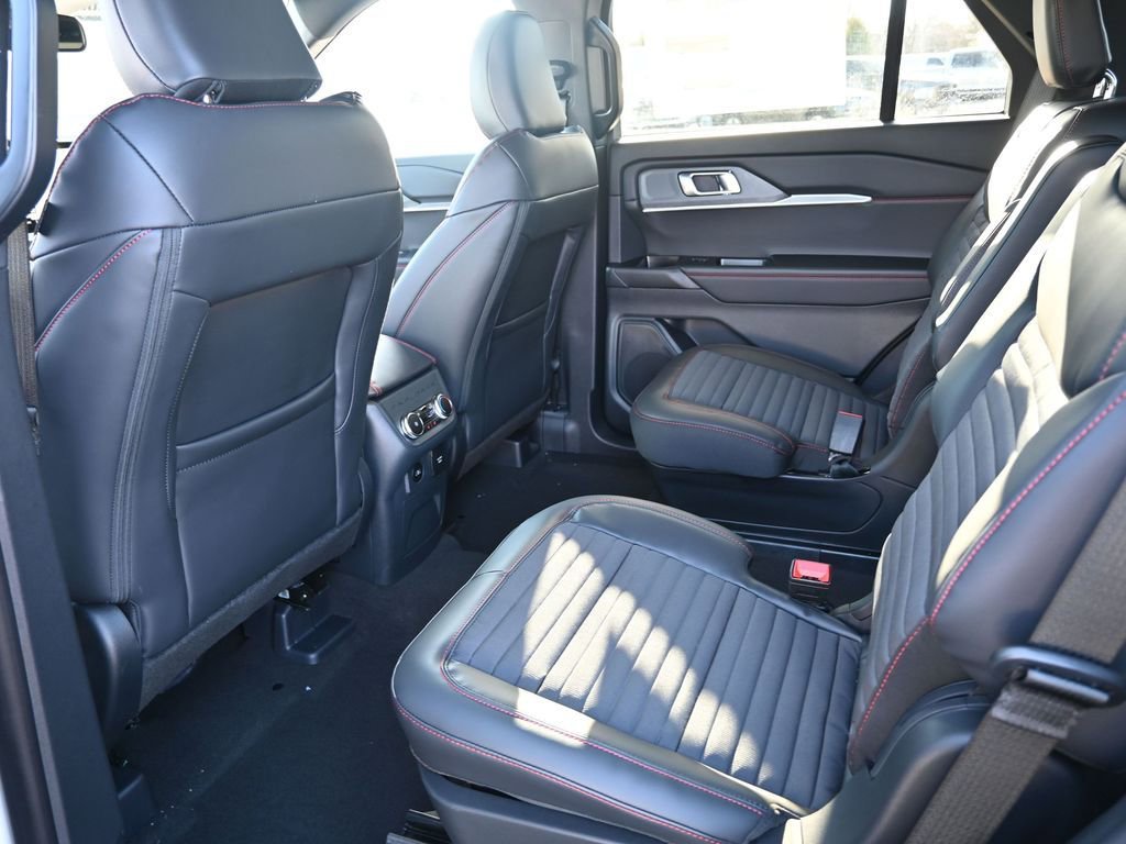 New 2026 Ford Explorer ST-Line w/ ST-Line Street Pack image 16