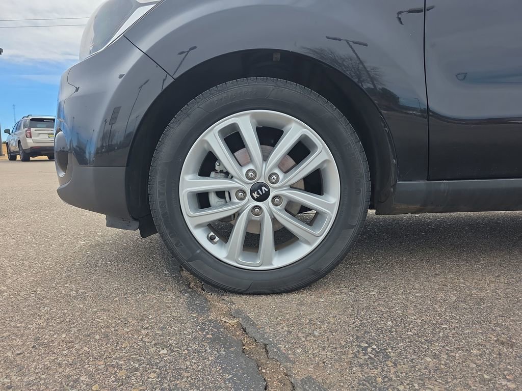 Used 2017 Kia Soul + FWD image 28