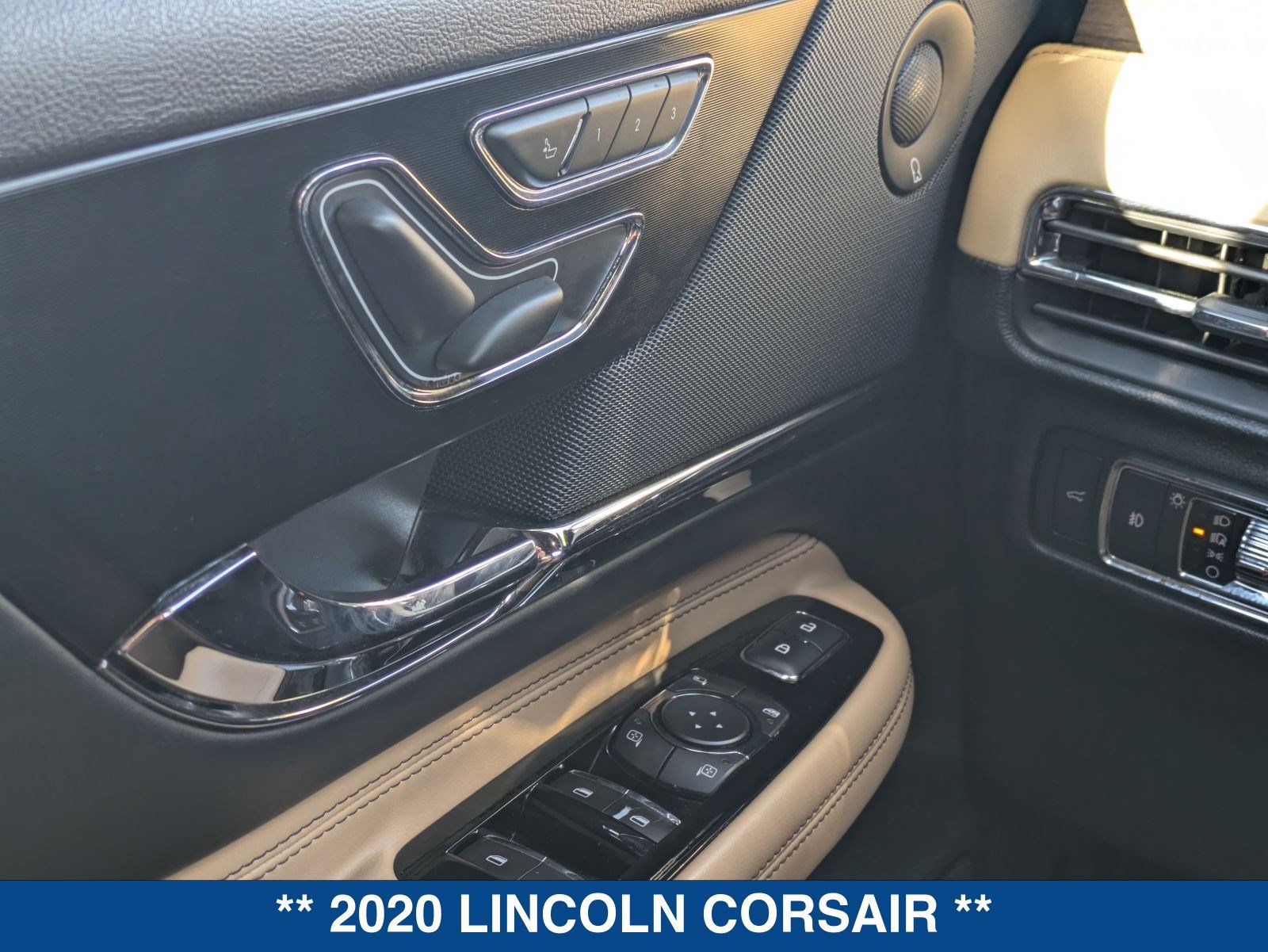 Used 2020 Lincoln Corsair Reserve w/ Elements Package FWD image 26