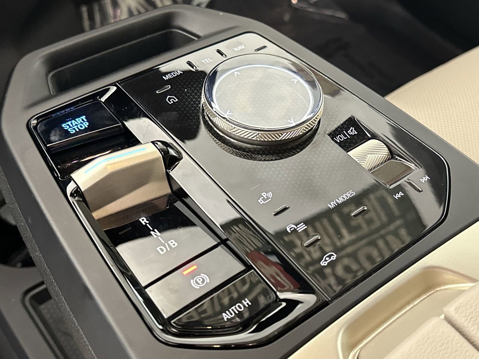 Used 2022 BMW iX xDrive50 w/ Premium Package image 20