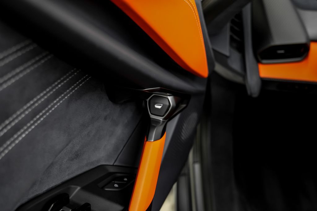 Used 2025 Lamborghini Revuelto AWD/4WD image 48
