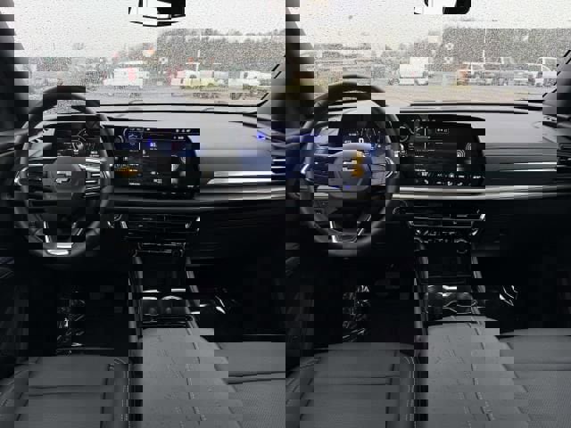 Used 2025 Chevrolet Traverse LT image 16