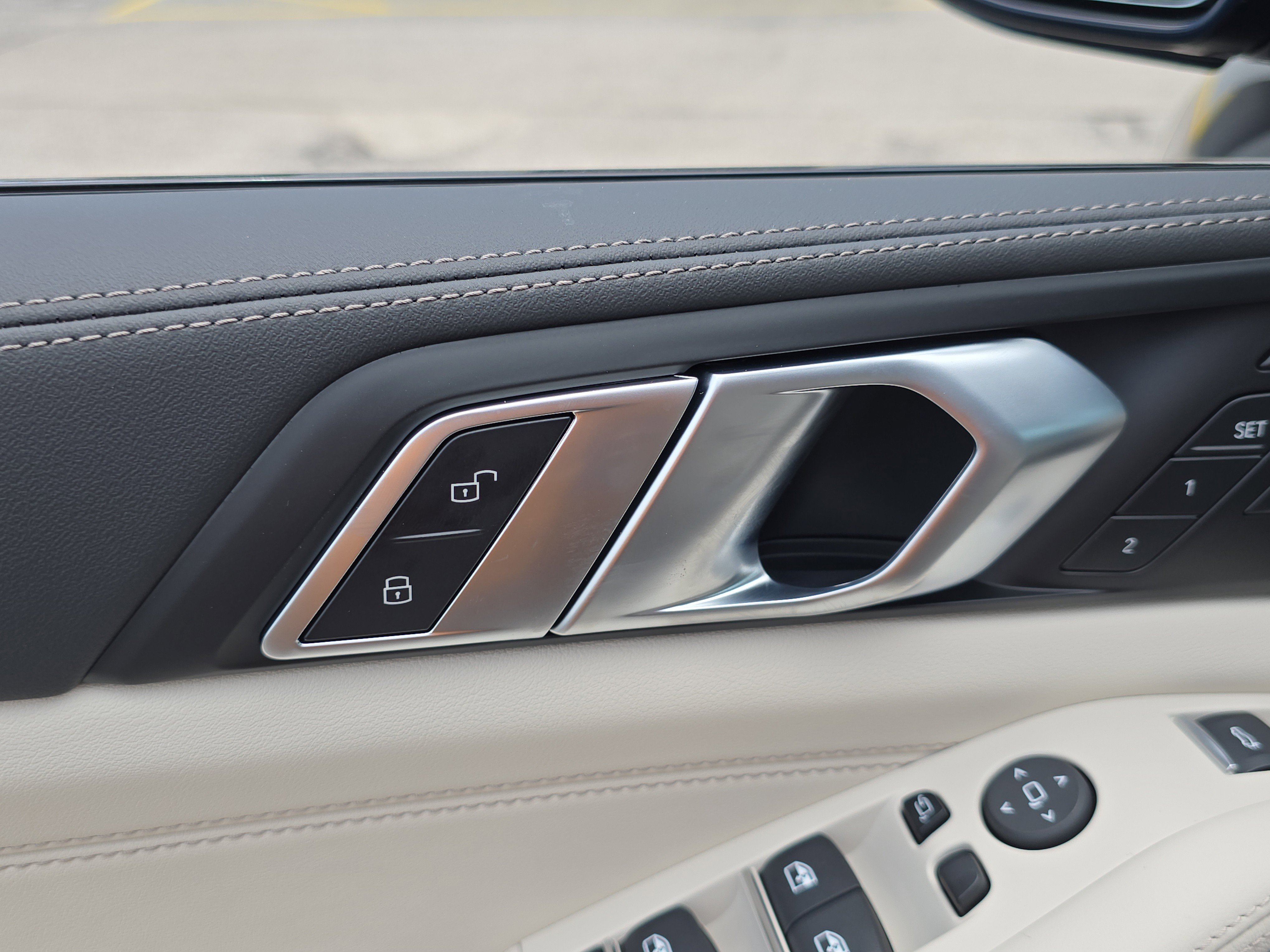 New 2026 BMW X7 M60i image 21