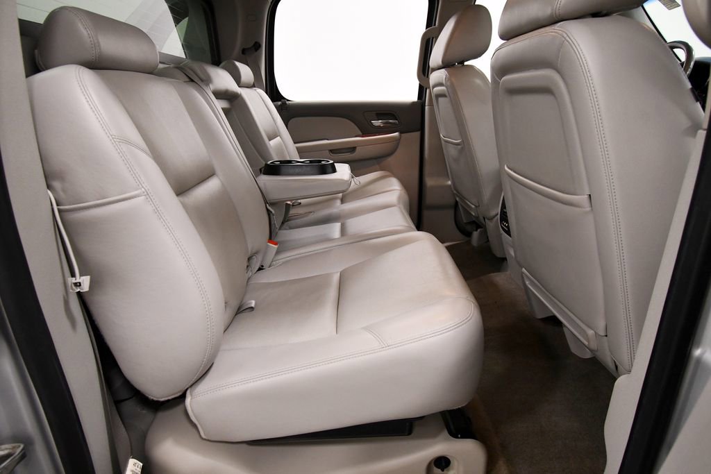 Used 2013 Chevrolet Avalanche LTZ AWD/4WD image 19