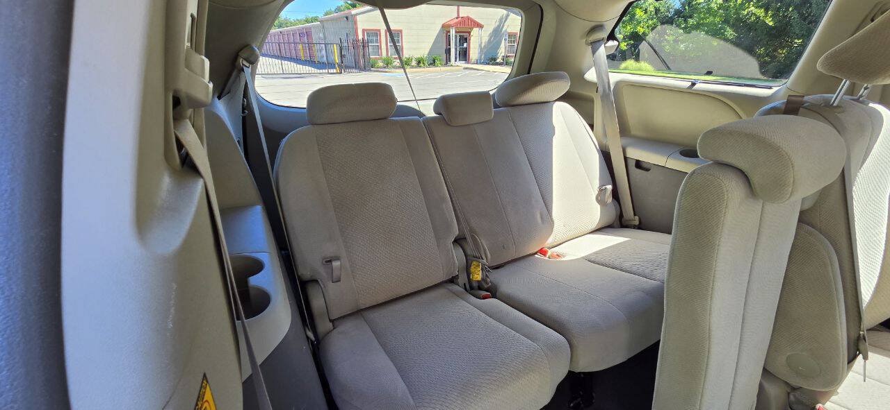 Used 2011 Toyota Sienna LE FWD image 17