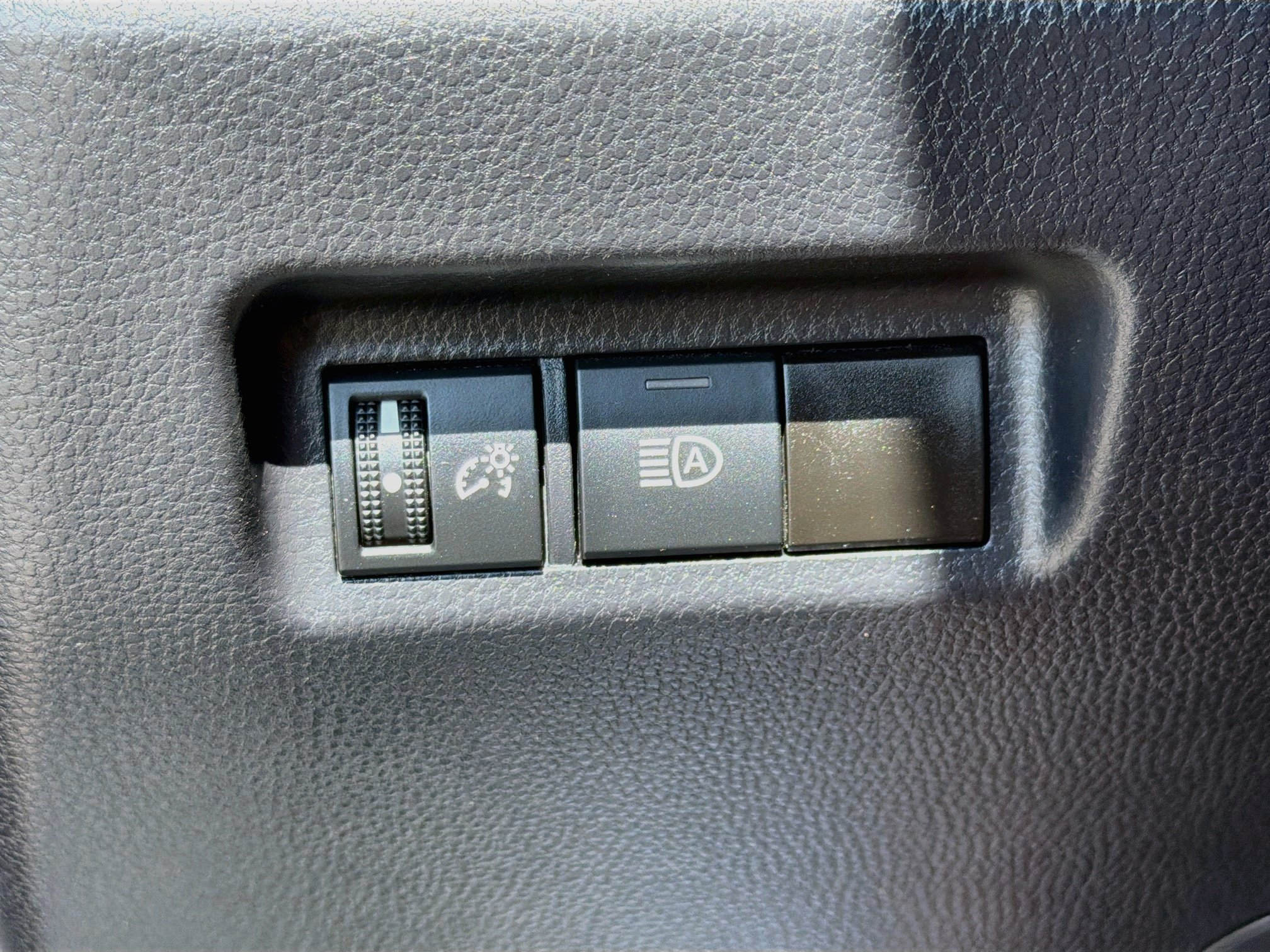 Used 2025 Toyota RAV4 LE AWD/4WD image 16