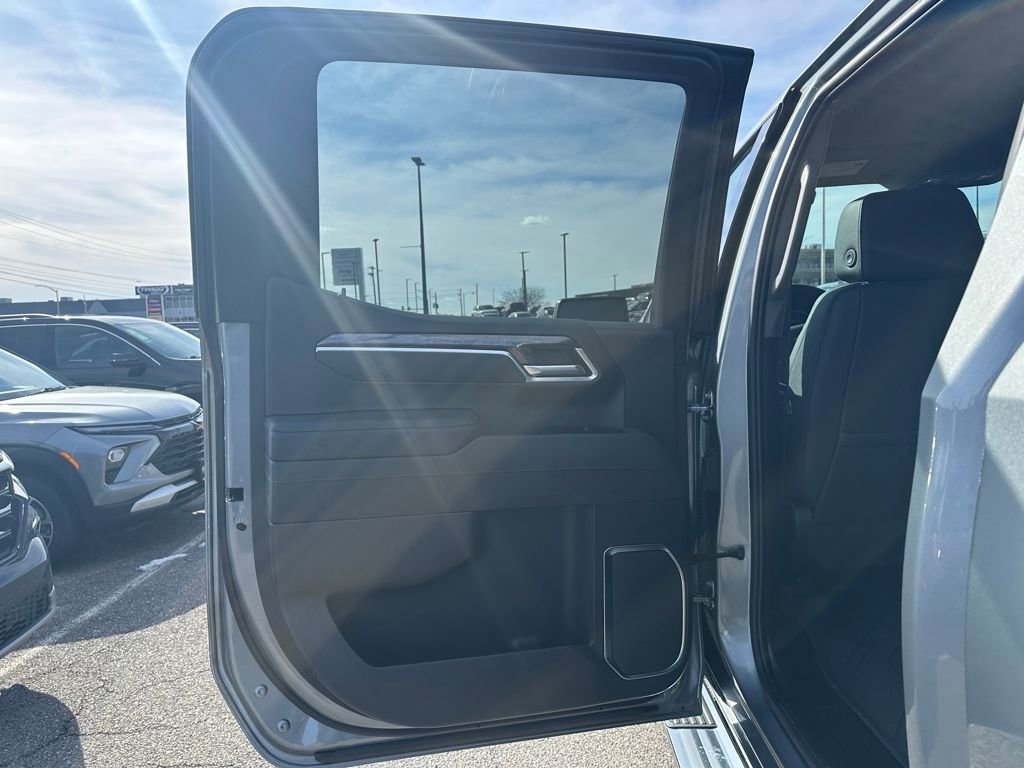 Used 2025 Chevrolet Silverado 1500 LTZ image 7