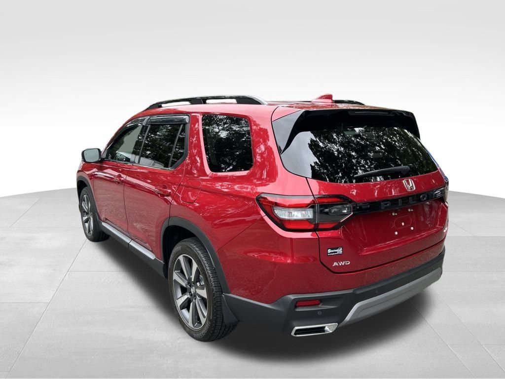 Used 2025 Honda Pilot Elite image 3