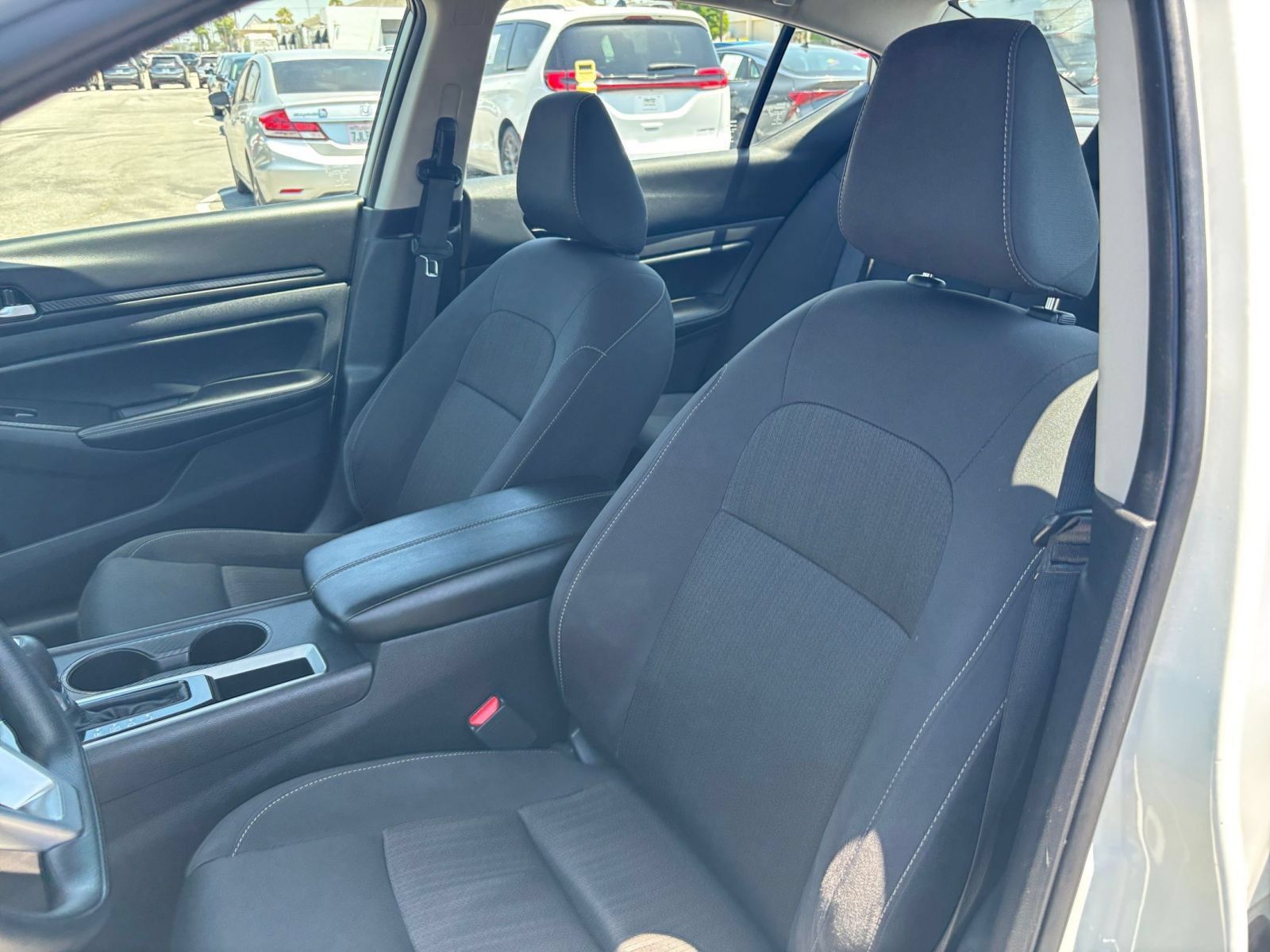 Used 2025 Nissan Altima 2.5 SV FWD image 37