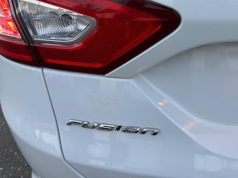 Used 2014 Ford Fusion SE image 32