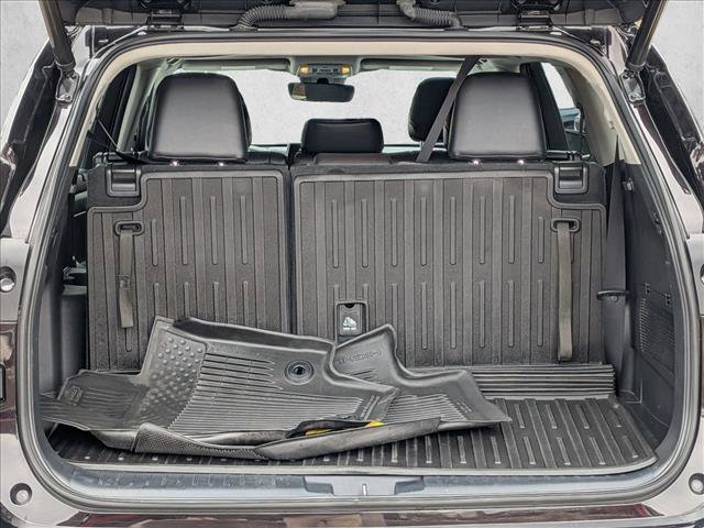 Used 2022 Toyota Highlander XLE AWD/4WD image 6