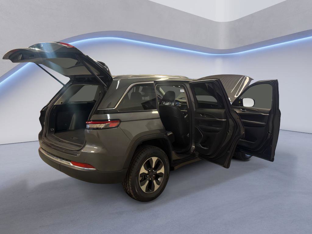 Used 2023 Jeep Grand Cherokee 4WD 4xe image 12