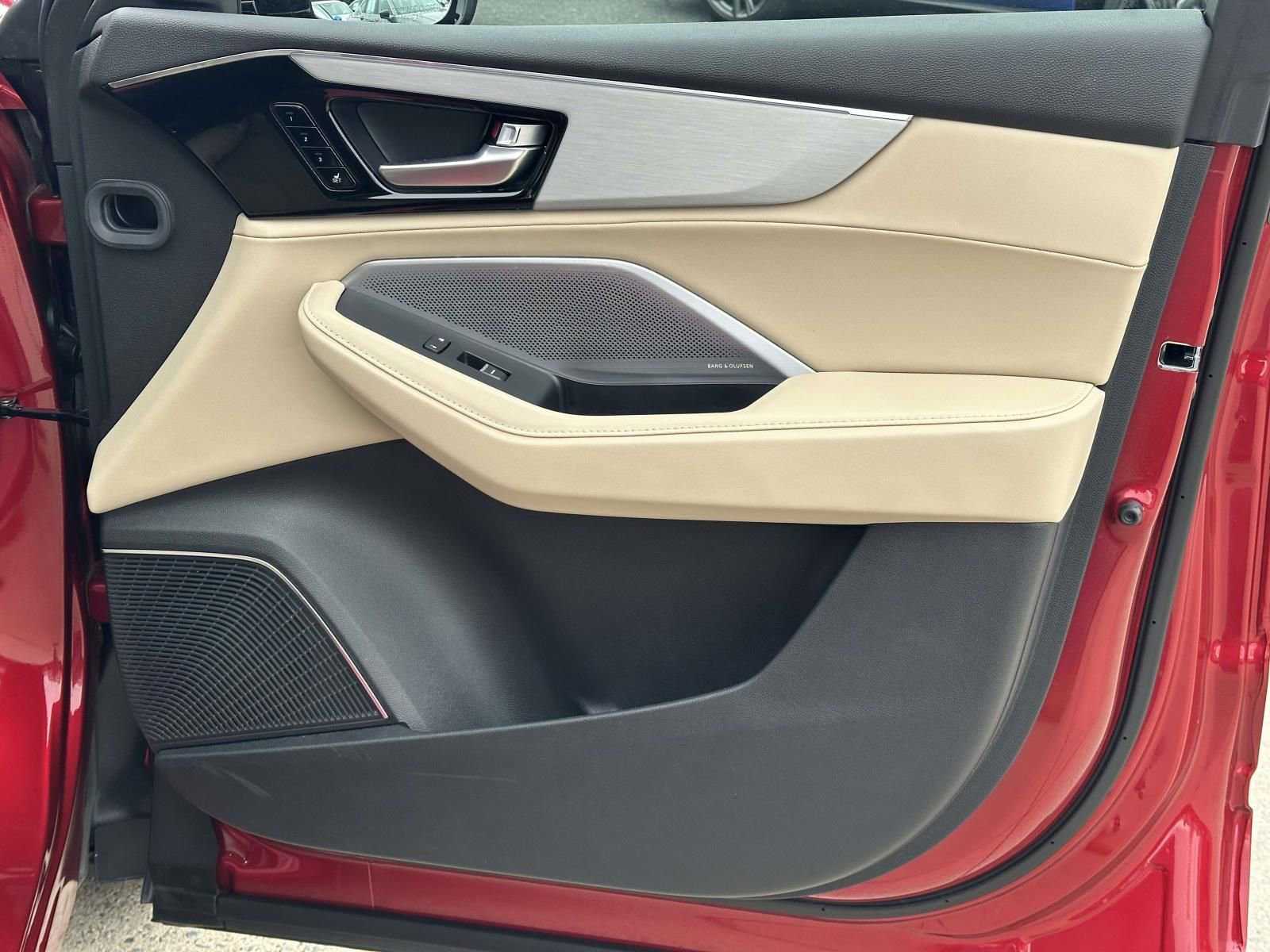 Certified 2025 Acura MDX w/ Technology Package image 9