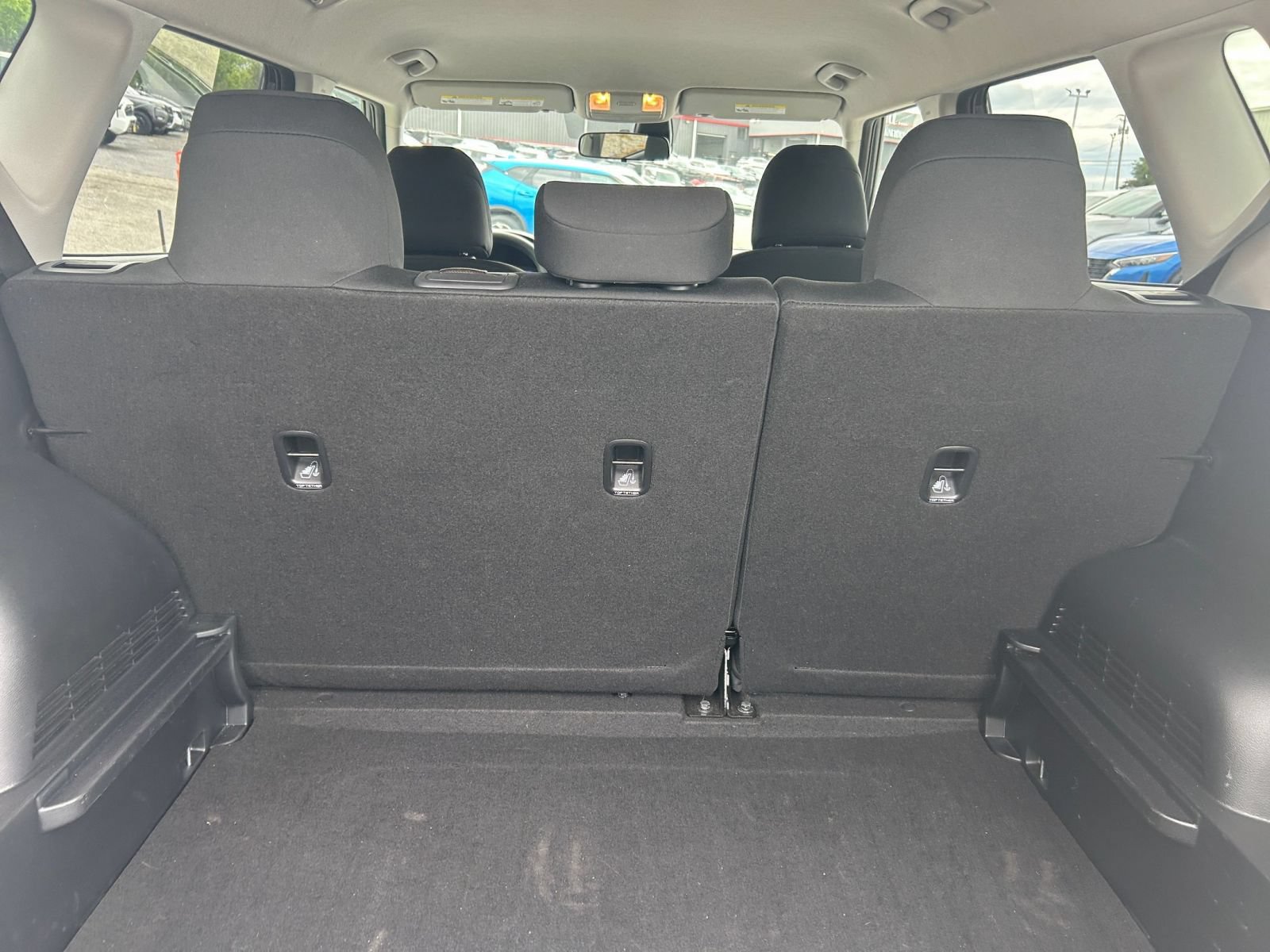 Used 2025 Kia Soul LX w/ LX Technology Package FWD image 25