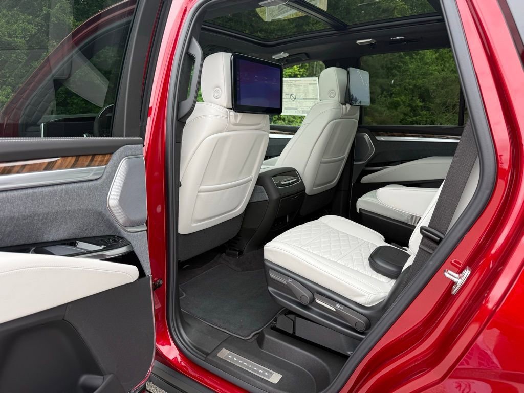 New 2026 Cadillac Escalade Platinum Sport w/ LPO, ONYX Package AWD/4WD image 22