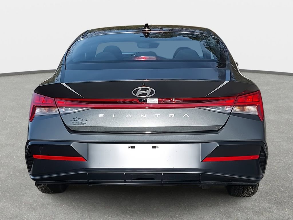 Certified 2025 Hyundai Elantra SEL w/ Cargo Package image 6