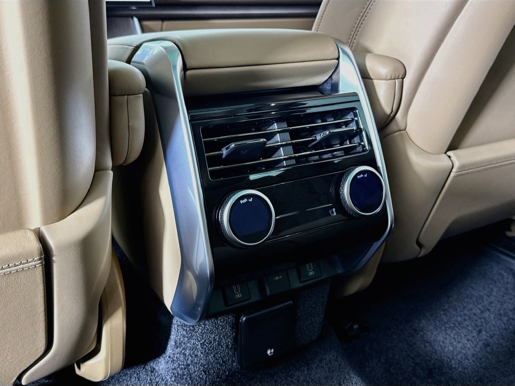 New 2026 Land Rover Range Rover SE AWD/4WD image 16
