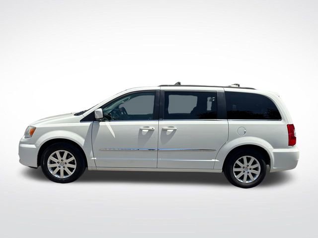 Used 2013 Chrysler Town & Country Touring FWD image 2