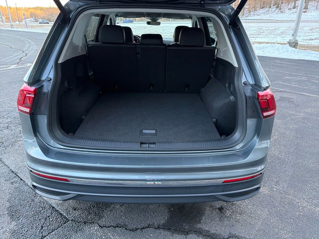 Used 2024 Volkswagen Tiguan SE image 27