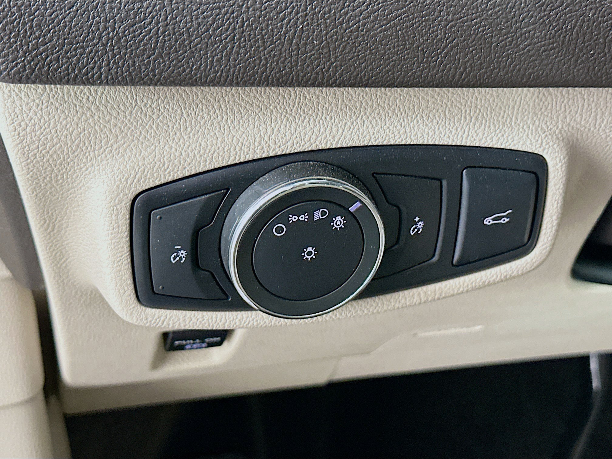 Used 2019 Lincoln MKC Reserve w/ MKC Technology Package FWD image 17