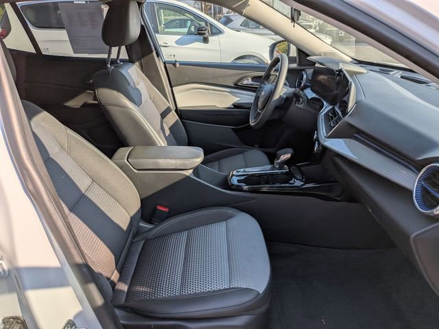 Used 2025 Chevrolet Trax LT image 34