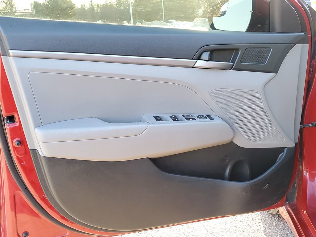 Used 2017 Hyundai Elantra SE image 20