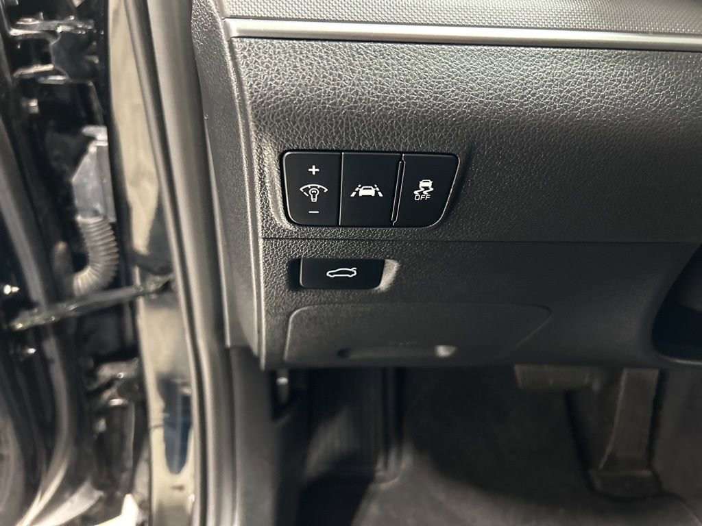 Used 2022 Kia K5 LXS image 15