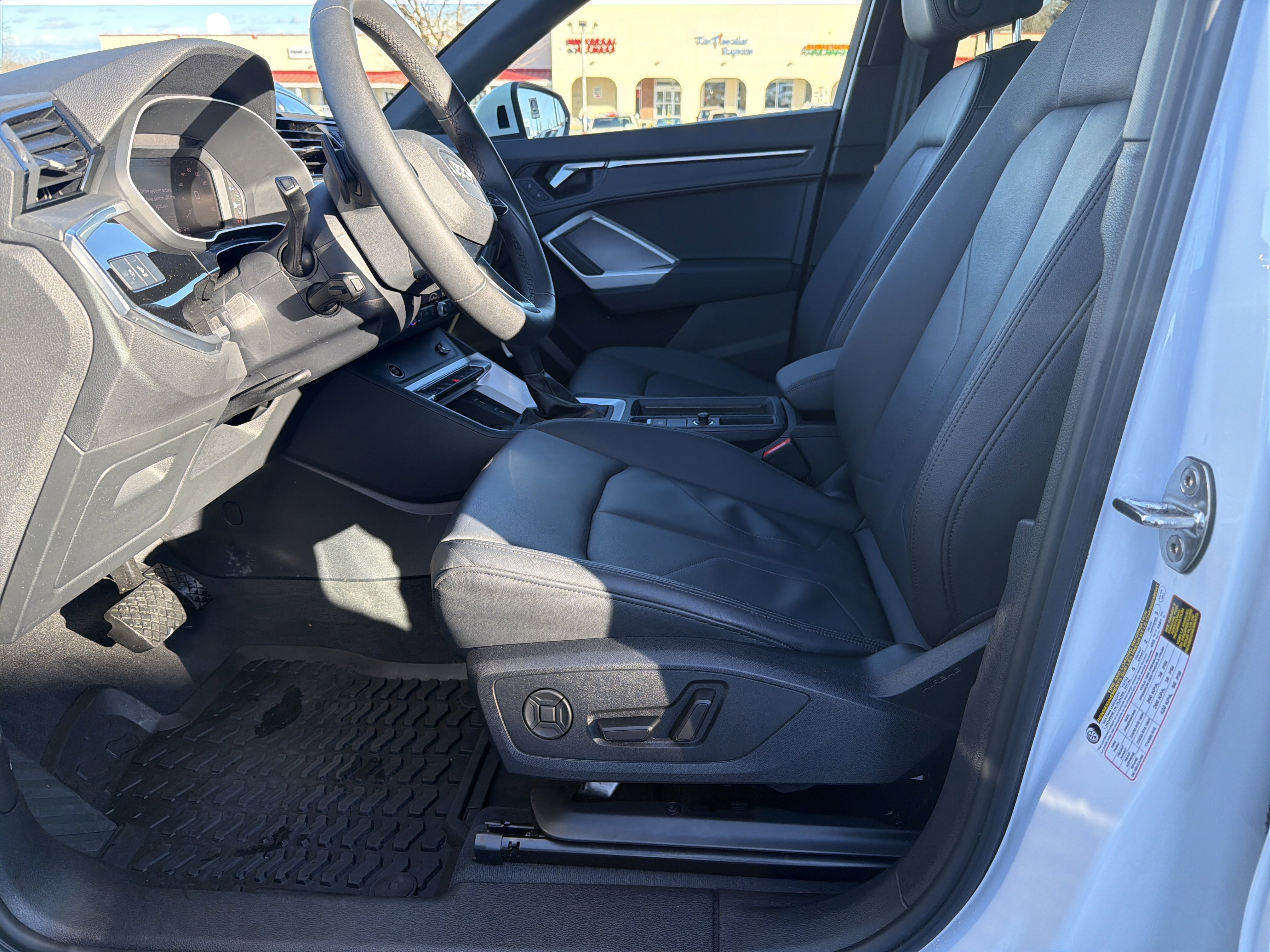 Certified 2025 Audi Q3 2.0T Premium w/ Convenience Package image 5