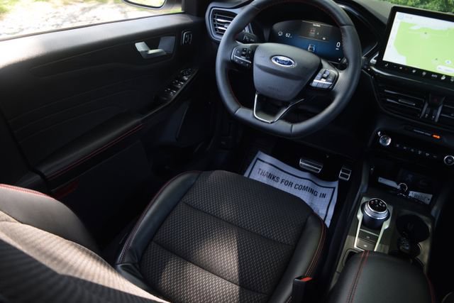 Used 2023 Ford Escape ST-Line Elite AWD/4WD image 2